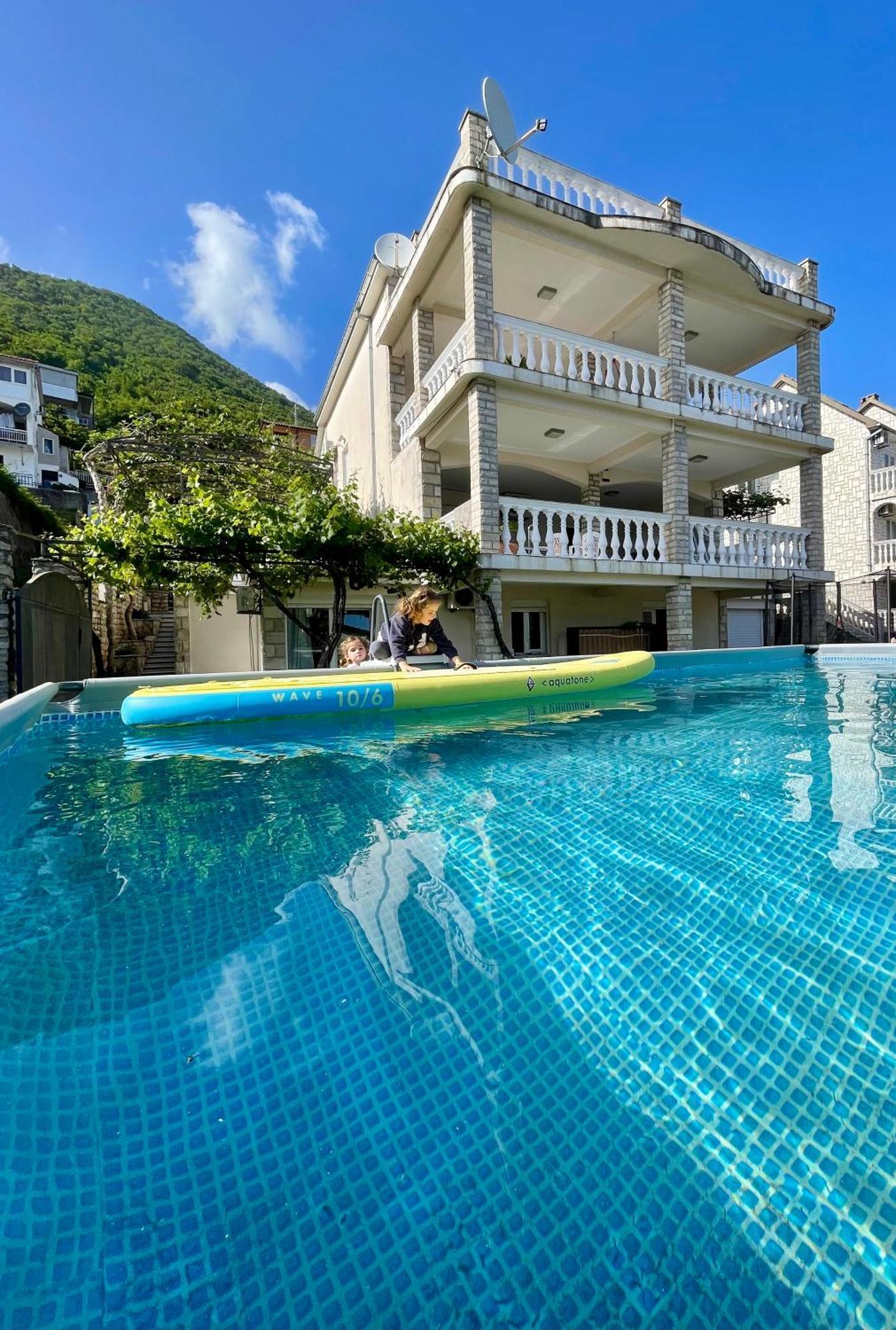 Family House With Pool & Sea View Aparthotel Bijela Εξωτερικό φωτογραφία
