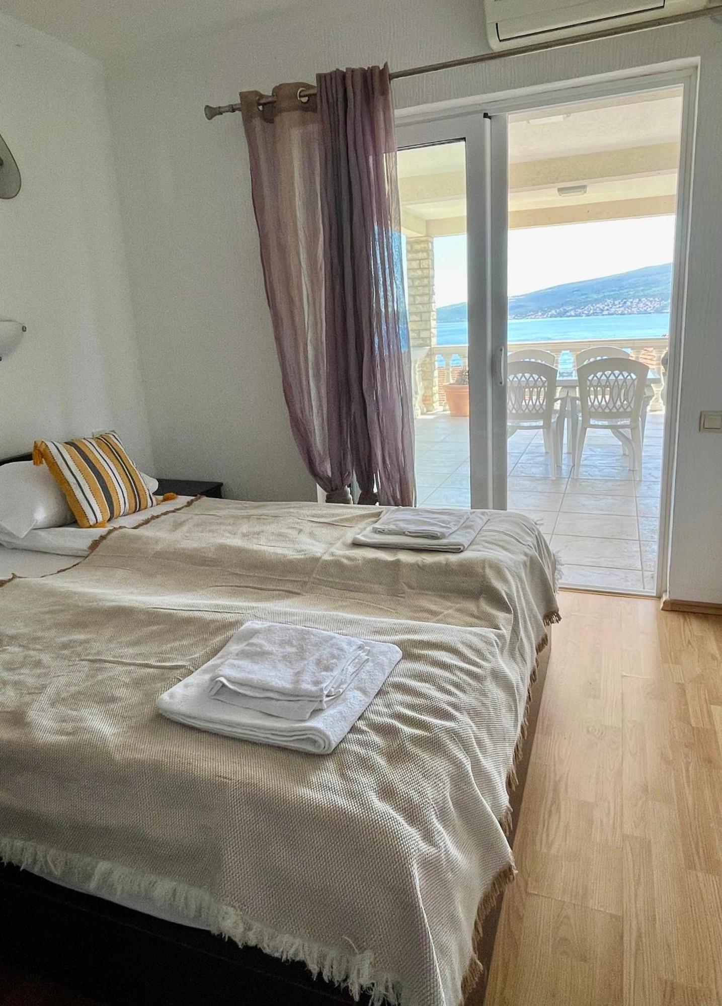 Family House With Pool & Sea View Aparthotel Bijela Εξωτερικό φωτογραφία