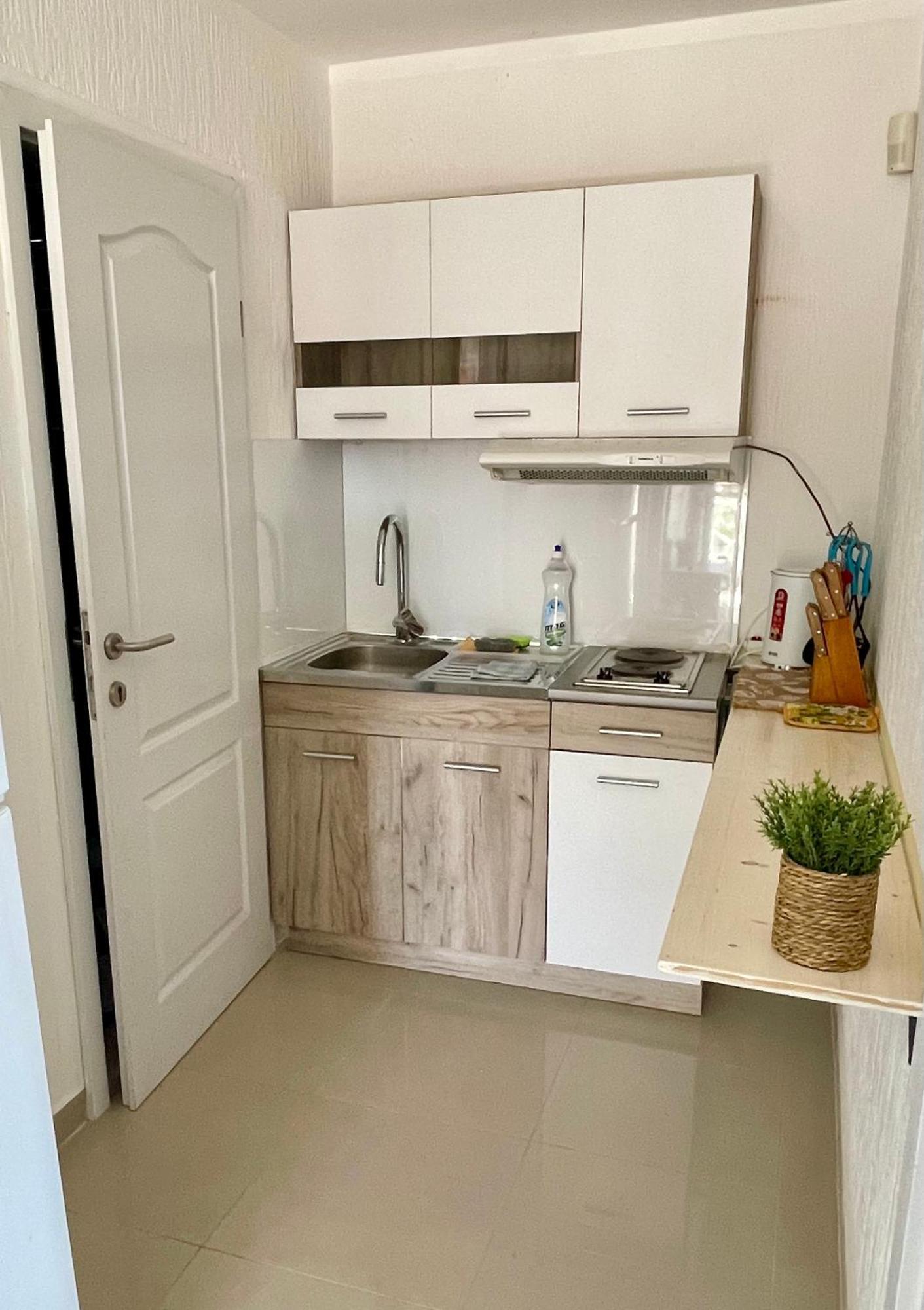 Family House With Pool & Sea View Aparthotel Bijela Εξωτερικό φωτογραφία