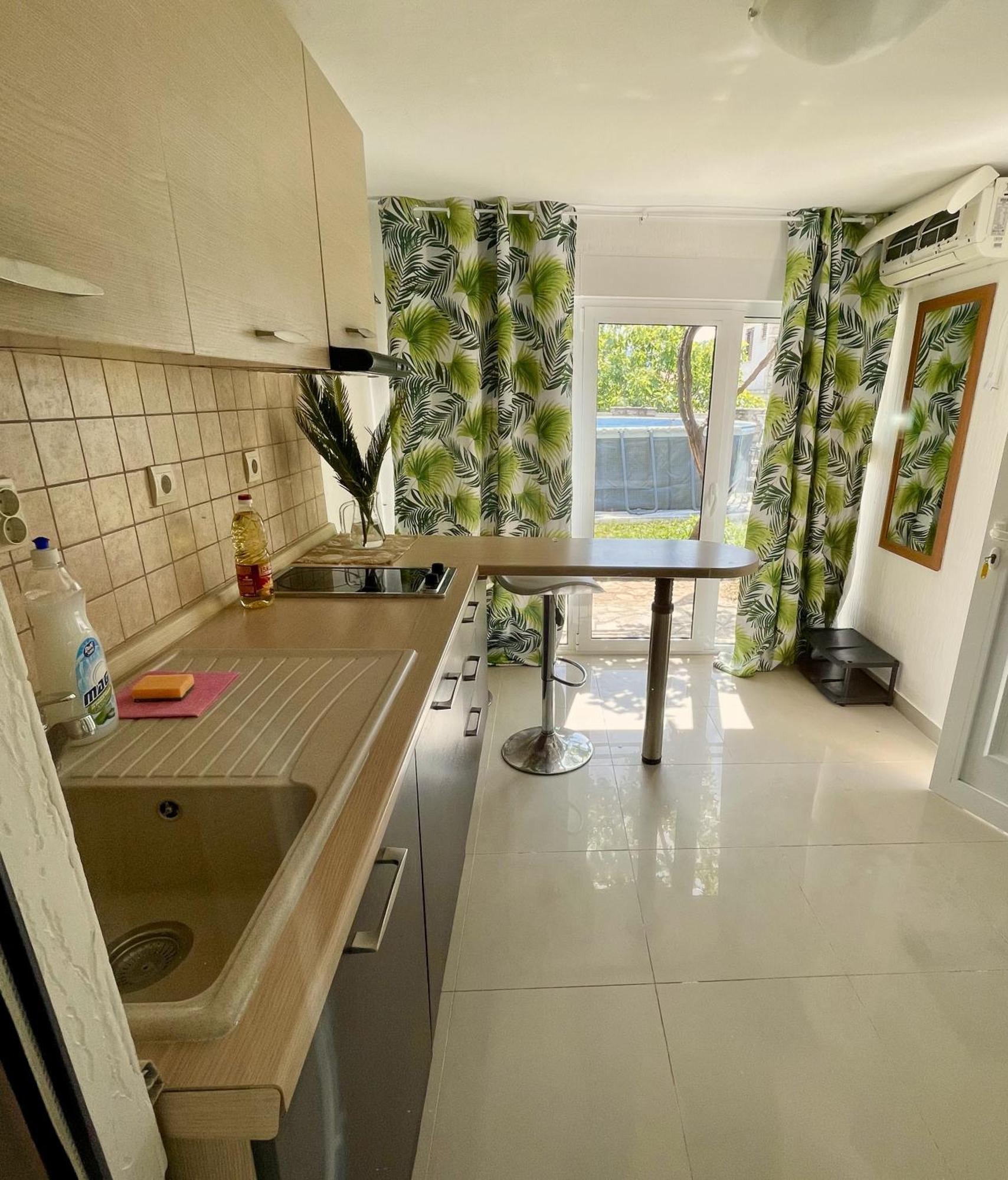 Family House With Pool & Sea View Aparthotel Bijela Εξωτερικό φωτογραφία