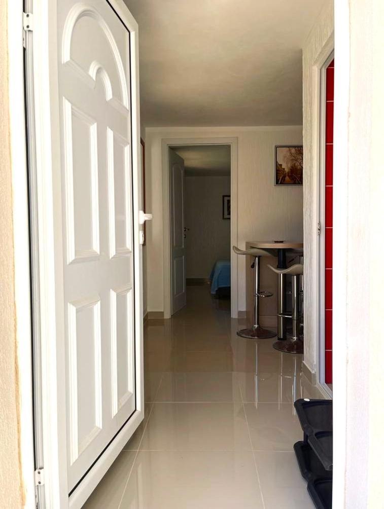 Family House With Pool & Sea View Aparthotel Bijela Εξωτερικό φωτογραφία