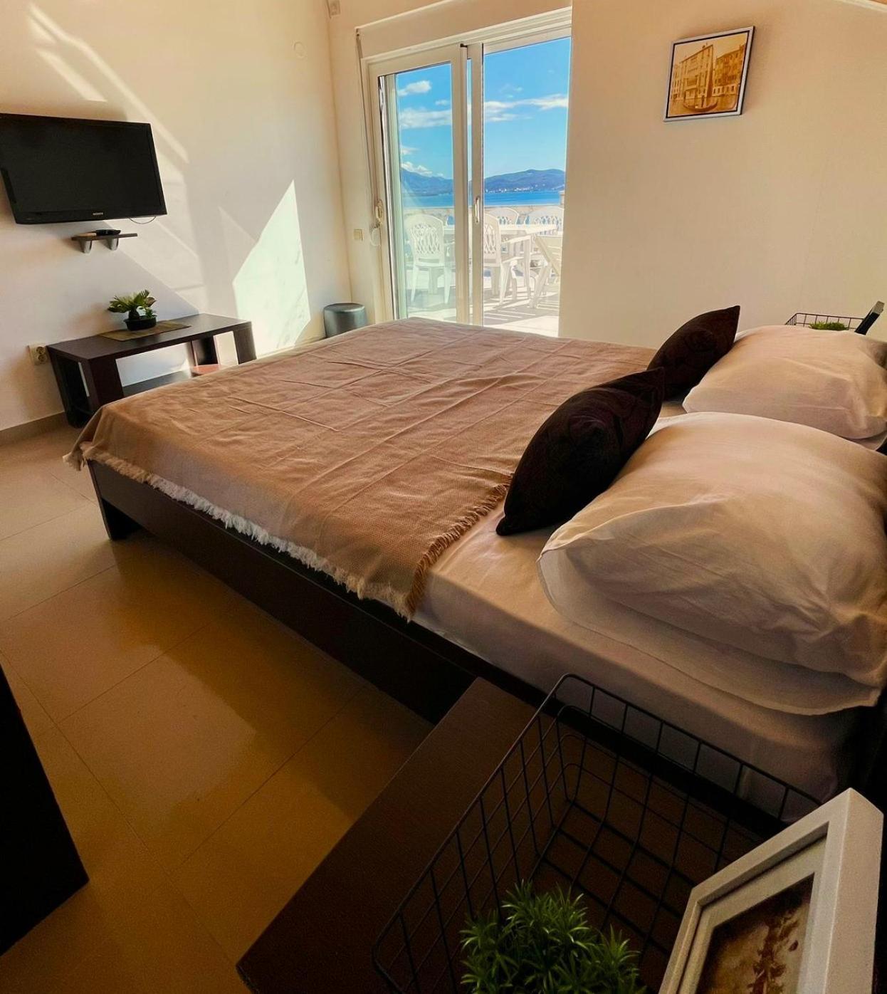 Family House With Pool & Sea View Aparthotel Bijela Εξωτερικό φωτογραφία