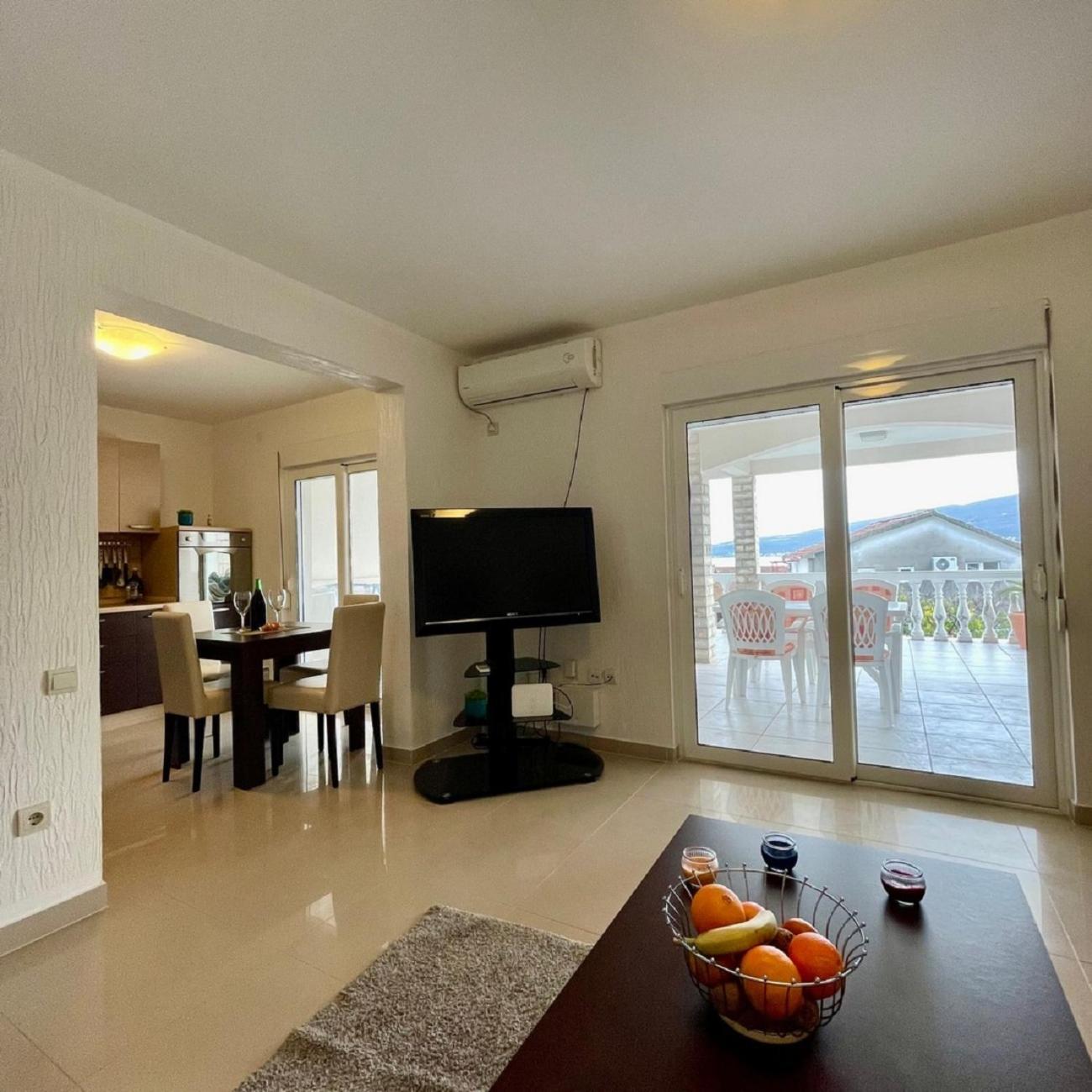 Family House With Pool & Sea View Aparthotel Bijela Εξωτερικό φωτογραφία