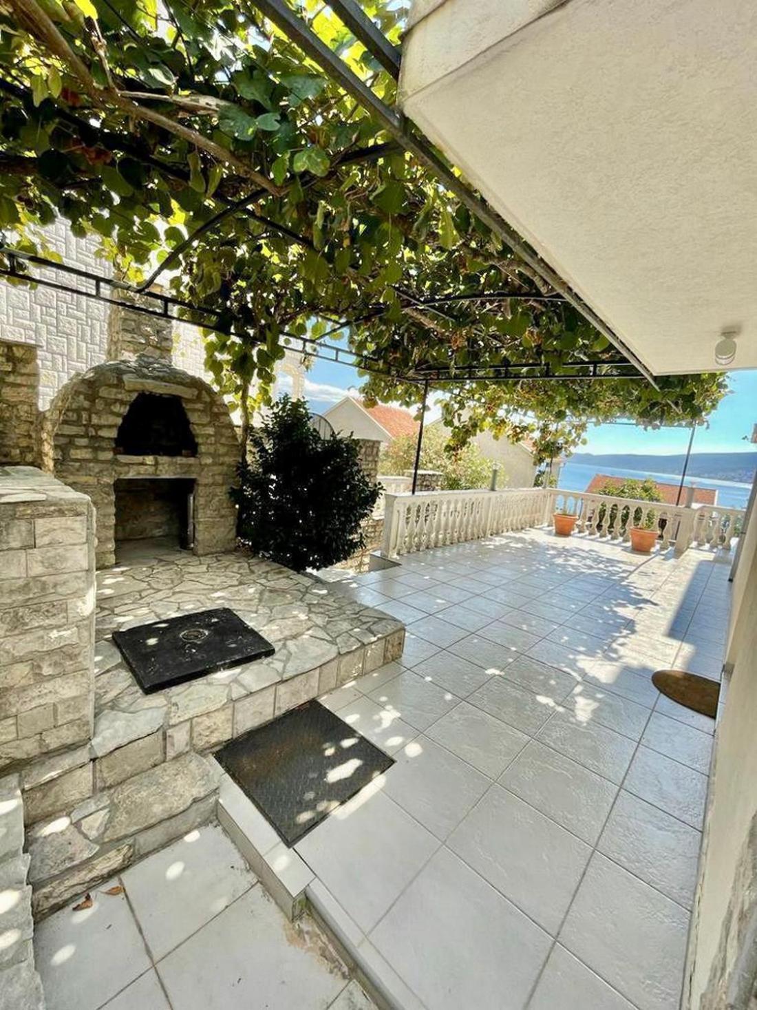 Family House With Pool & Sea View Aparthotel Bijela Εξωτερικό φωτογραφία