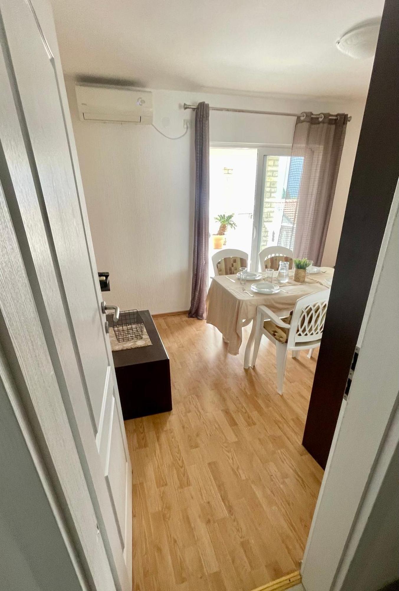 Family House With Pool & Sea View Aparthotel Bijela Εξωτερικό φωτογραφία